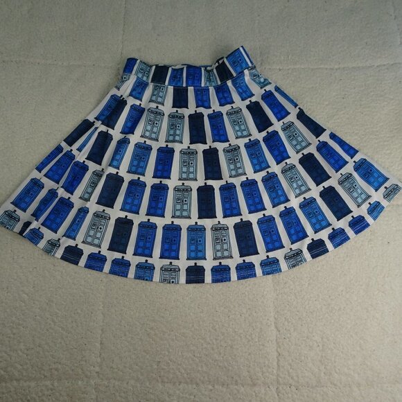 Dr Who Phone Booth Skirt Youth Size Small - Picture 1 of 3